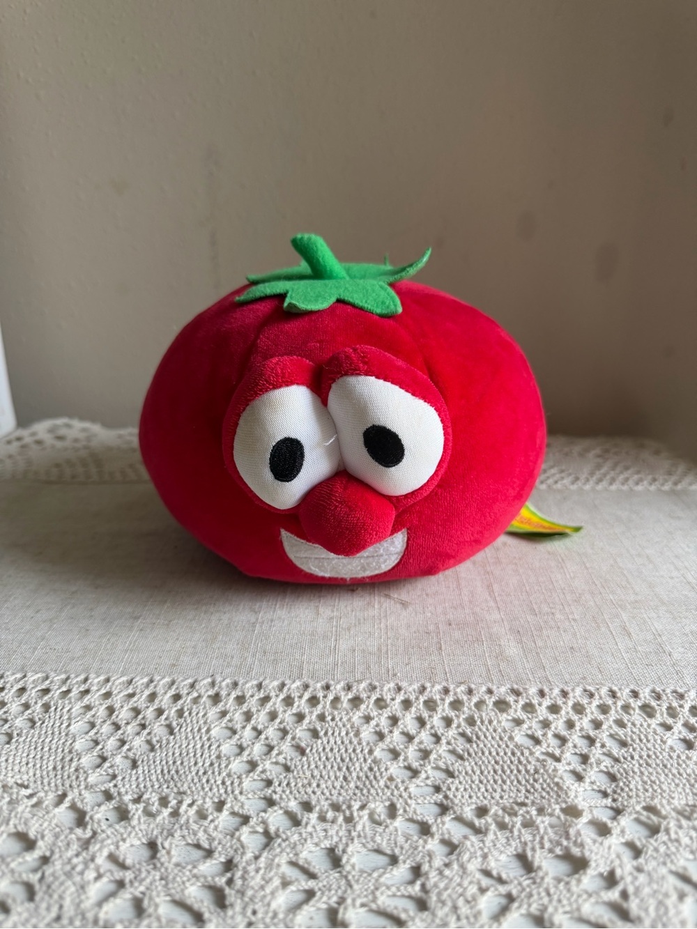 Veggie Tales Plush Bob the Tomato Cartoon Stuffed
Animal 5"×8" Toy 2011